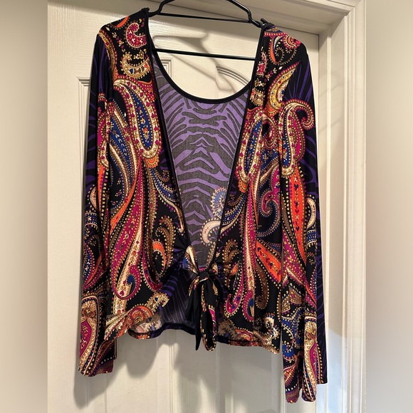 Blouse-Open Back - Picture 2 of 7